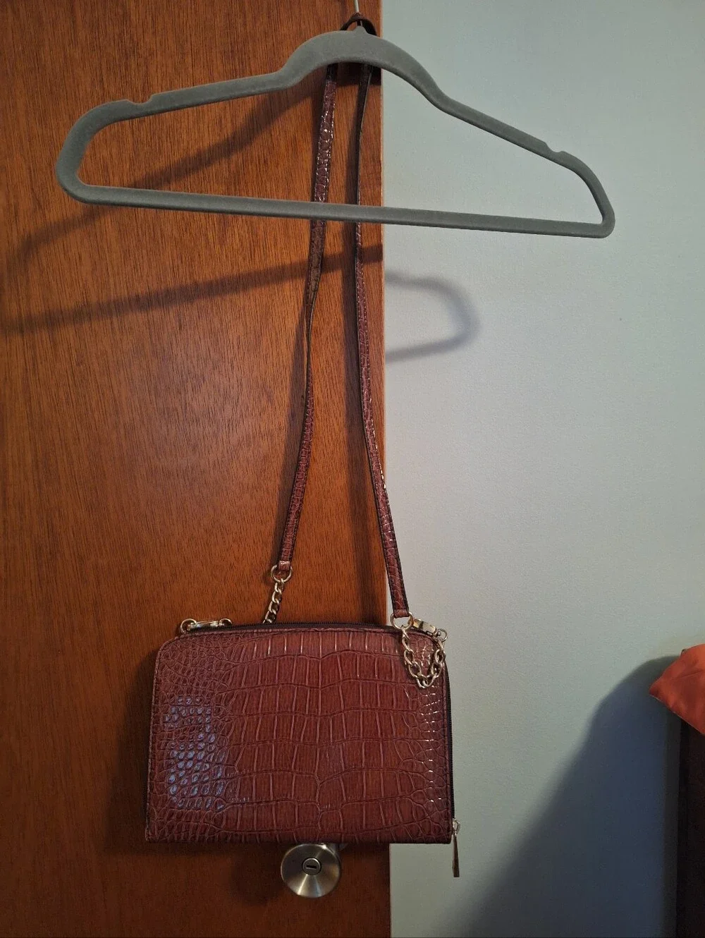Kim Rogers Brown Croc-Embossed Crossbody Bag No Rips, Stains Or Tears